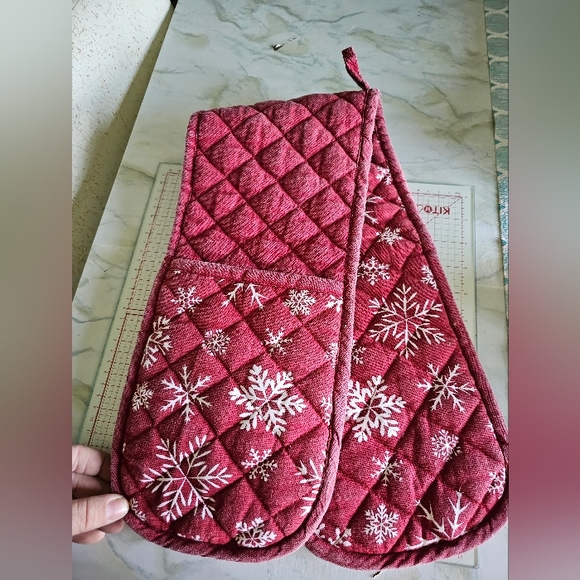 Christmas Snowflakes Oven Pot Holder - Picture 5 of 6